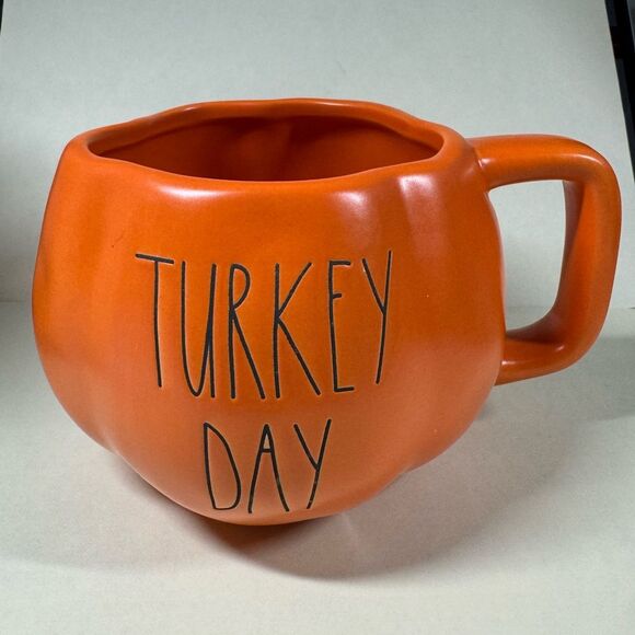 Rae Dunn TURKEY DAY Artisan Collection By Magenta Thanksgiving Fall Pumpkin Mug - Picture 1 of 3